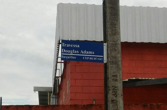 Travessa Douglas Adams esta na ZZ9 Plural Z Alpha 